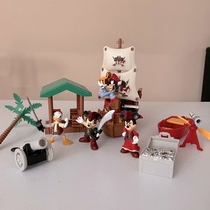Pirates of the Caribbean Mickey Play Set
